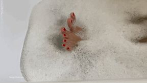 SEXY FEET AND LEGS IN A HOT TUB BUBBLE BATH - MOV Mobile Version