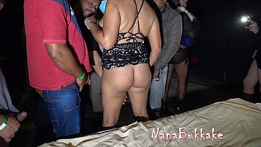 Minha 3ª vez fazendo gangbang no cine porno. Parte 2-3, com maridão gravando os caras me fodendo e gozando na minha boca