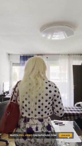 Pearl Vanesa Showing Her Body in Her Home Wearing Lovely Pearls