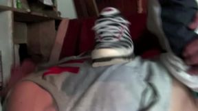 sniff moi les skets avant que je te baise