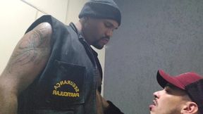 seguranca fode com o cliente no estoque.