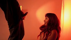 fotografiando a la chica nueva venus midnight, primero le da pena luego me folla de maravilla