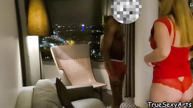 Amaris the tourist enjoys the view with a big orgasm