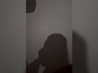 Sexo En Las Sombras, Muy rico Oral-job y de perrito en la mesa