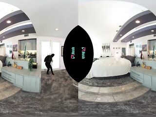 VRHUSH Carmen Caliente catches a thief