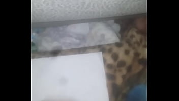 Caminhoneiro batendo punheta e gozando muito