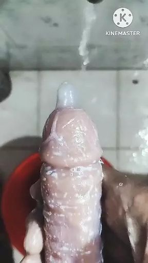 I doing hand job,after watching my mom&#039;s pussy