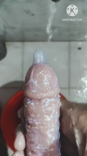 I doing hand job,after watching my mom&#039;s pussy