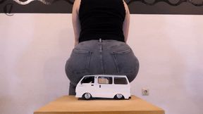 Roxy, Custom: Van Buttcrush