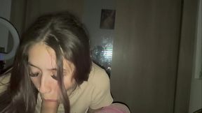 Safada mamando um pau sem d&oacute_