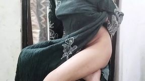 Soyi hui sister in law ke muh me land daal diya