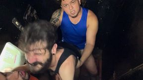 dando o rabo pra dois machos na cabine - parte 1