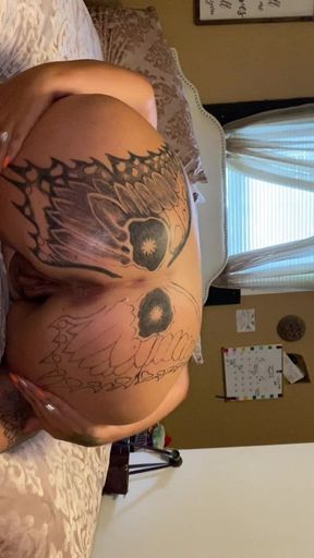 Pawg playing with her ass
