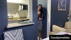 karen oliver se vinga da amiga safada.colocando ela para foder com dois negao enquanto ela coxila: