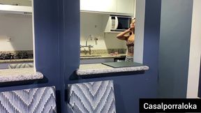 karen oliver se vinga da amiga safada.colocando ela para foder com dois negao enquanto ela coxila: