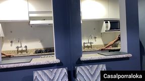 karen oliver se vinga da amiga safada.colocando ela para foder com dois negao enquanto ela coxila: