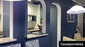 karen oliver se vinga da amiga safada.colocando ela para foder com dois negao enquanto ela coxila: