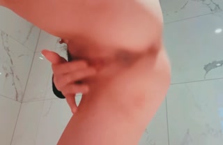 【スマホ自撮り】初体験…お風呂場で声を抑えての撮影で緊張しながらも、、大興奮！！しちゃいました♡