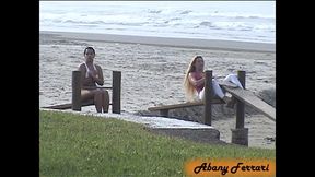 shortinho socado e malhando o bumbum na praia