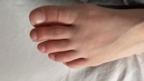 JERK OFF ON LONG NATURAL TOES - FULL HD