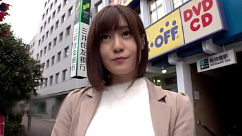 溜まりに溜まった潮を噴射し欲求不満を大解消！！プルプルGカップおっぱいを振り乱し激イキからのドバドバ潮吹きSEX！！