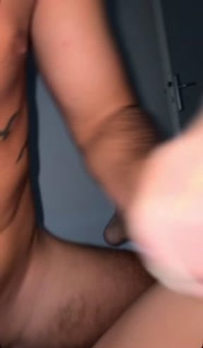 Elle aime quand je jouis dans sa petite chatte toute trempée