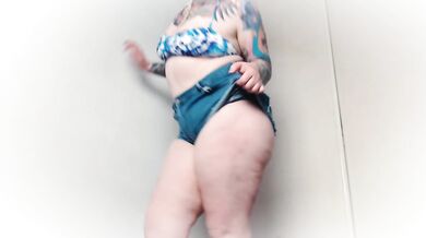 Big Ass MILF Striptease and Solo Masturbation with Thick Thighs and Aussie Curves