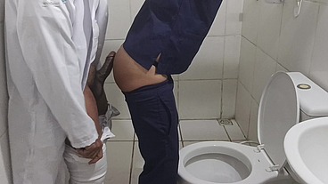 Enfermeiros Fazendo Sexo no Banheiro do Hospital