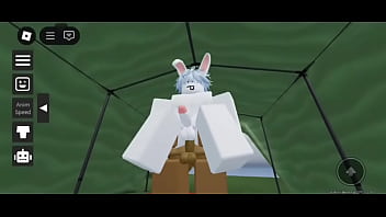 Follando cerca de un campamento