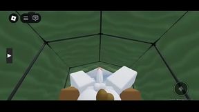 Follando cerca de un campamento