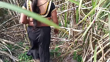 Desi step aunty outdoor sex ganne ki khet me chudai