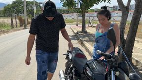 I Find a Sexy Big Ass Girl with Her Motorcycle Stranded so I Decide to Help Her and in Return She Lets Me Give