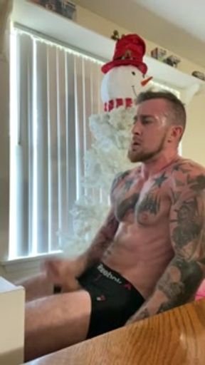 Hot tattooed guy gets himself off before bed