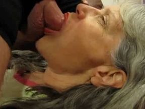 Vieille et cochonne, elle me fait jouir comme une reine