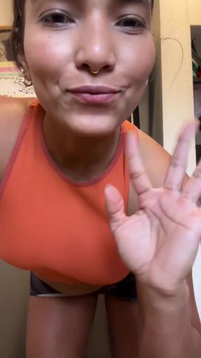 Athletic solo babe shows off her toned body