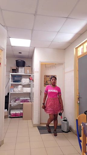 Ebony Pees Standing up