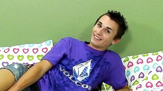 Young Hunk Jacobei London Fucks Himself With A Dildo For His Audience