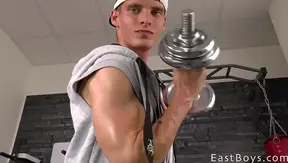 Alexander Dorch Flexes Huge Muscles While Jilling Live – Steamy Gay Cam Show