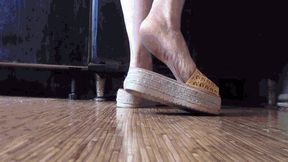 You can lick the dirt off my dirty feet while I wash the dishes and don't notice you wmv