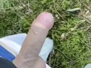 Russischer wichst im Wald