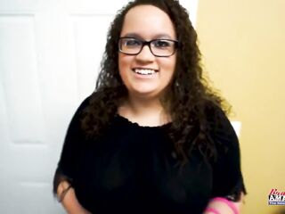 Holiday Pleasure With Marvelous Harper B Enjoying Cum Frosting!