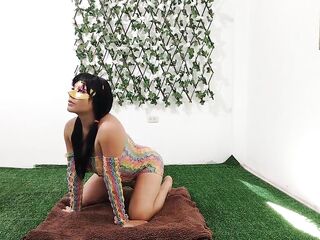 The stupid newcomer SARITACOKETA is very horny to try out for a professional DP. The neverseen premium clip is coming in a short time.