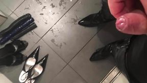 Pissing on High Heels and Dildos