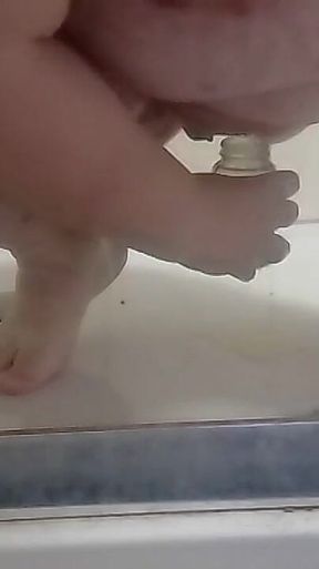 Orgassmuss in the Shower