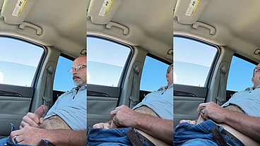Bigcockdaddy2531 - jacking off and I cum in a parking lot