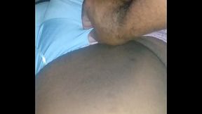 ACARICIANDO A BUCETA DESSA PUTA CASADA SAFADA E GOSTOSA ESCONDIDO DO MARIDO, DEIXEI ELA PODA MOLHADINHAA