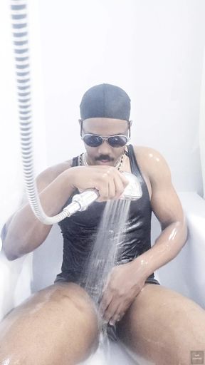 I wash my body in the bath (5) (2025)