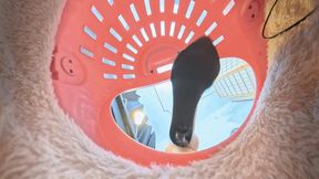 VR 360 cc high-heeled sandals crushed and humiliated the dwarves in the cage