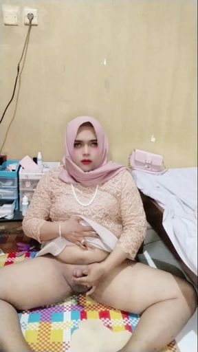 Hijab Crossdresser Ivvy Masturbates Till Cums
