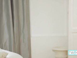 Reverse corwgirl makes each inch of pooksi's cunt burn